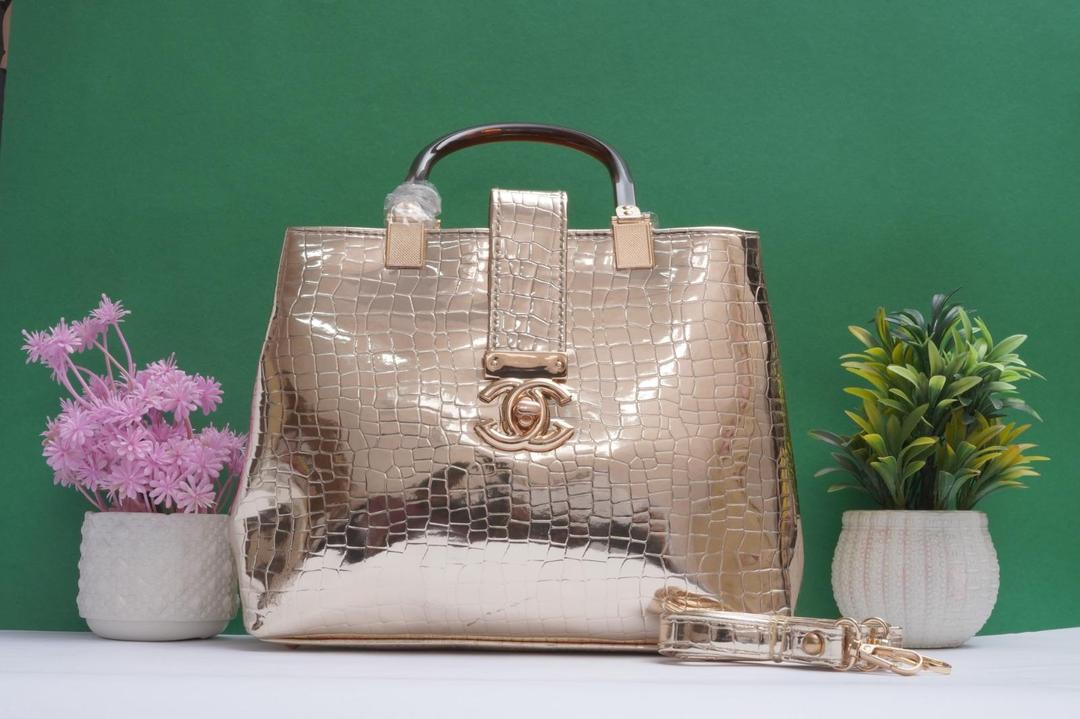 Woden style Women's PU Leather Textured Hand Bag