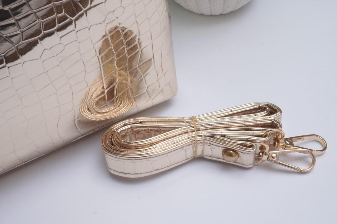 Woden style Women's PU Leather Textured Hand Bag